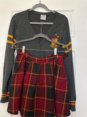 Warner Bros. Gray Gryffindor Cardigan with Red Plaid Skirt
